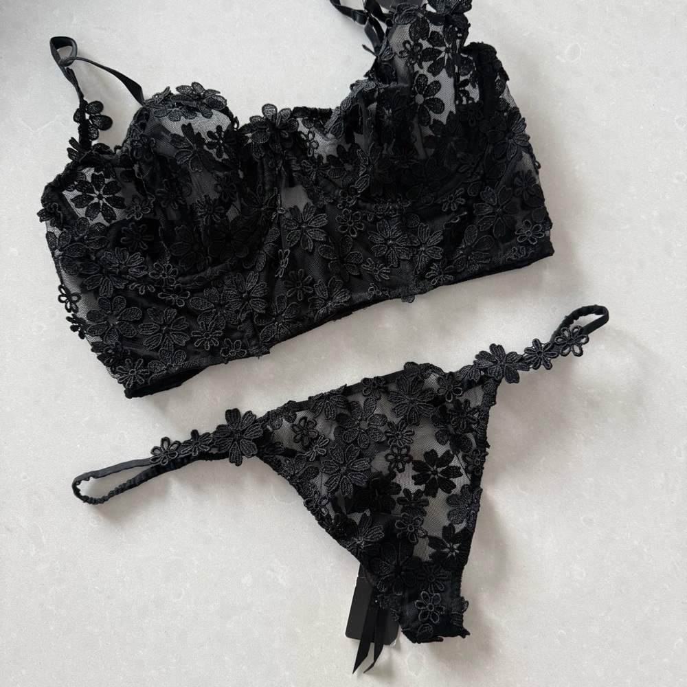 Victoria's Secret Designer Collection Floral Lace Bra & Panty Lingerie Set